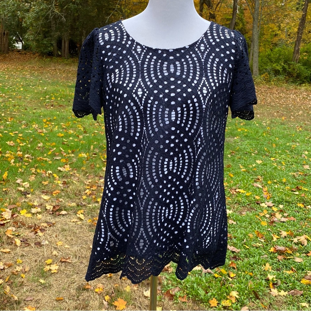SARA CAMPBELL TOP TUNIC BLOUSE BLUE LACE WHITE LINING SCALLOP HEM SIZE M USA
